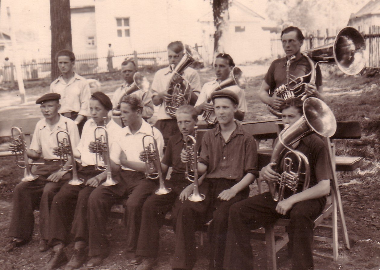 Духовой оркестр на танплощадке. 1960-е гг.