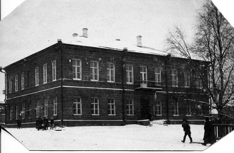 Карточка почтовая  «Городское трехклассное училище». Всемирный почтовый союз начало XX в.