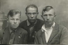 Сергей Орлов с школьными друзьями. 1930-е годы.
