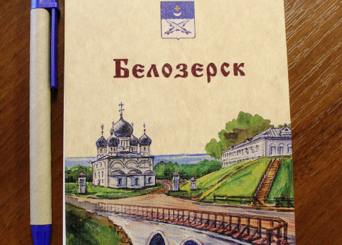 Блокнот с ручкой